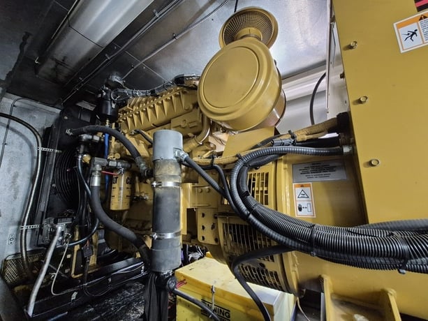 230 KW Caterpillar #3306, standby diesel geneset in container, 288 KVA, 600 Volts - Image 2