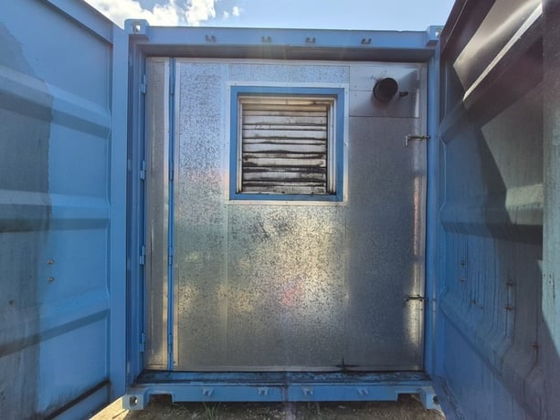 230 KW Caterpillar #3306, standby diesel geneset in container, 288 KVA, 600 Volts - Image 10