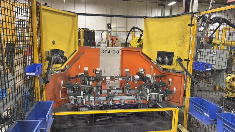 Fanuc, Automated Assembly Cell, 3x Fanuc M710iC robots, Weber bolt driver, automatic rivet feed, servo - Image 2