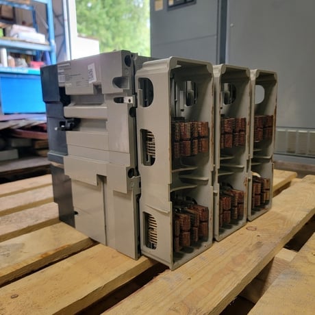 2000 Amps, Square D Masterpact, MTZ2-20H3, circuit breaker, 3-pole, bolt-on, 440 Volts - Image 5