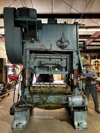 100 Ton, Minster #P2-100-48, straight side double crank, 4" stroke, 17" Shut Height, 200 SPM, 31" x48"bed - Image 5