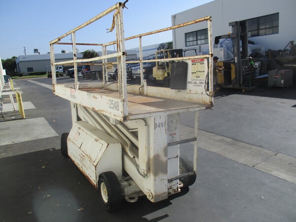 1000 lb. Simon Aerials #L2548-E, scissor lift, 25' lift height - Image 5