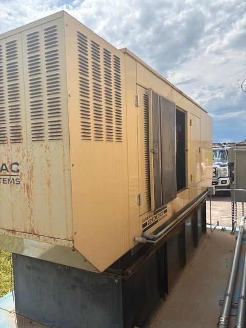300 KW Generac #SD300-K36133D18EPSYC, diesel generator set, 277-480 Volts, 572 hours, 2001 - Image 1
