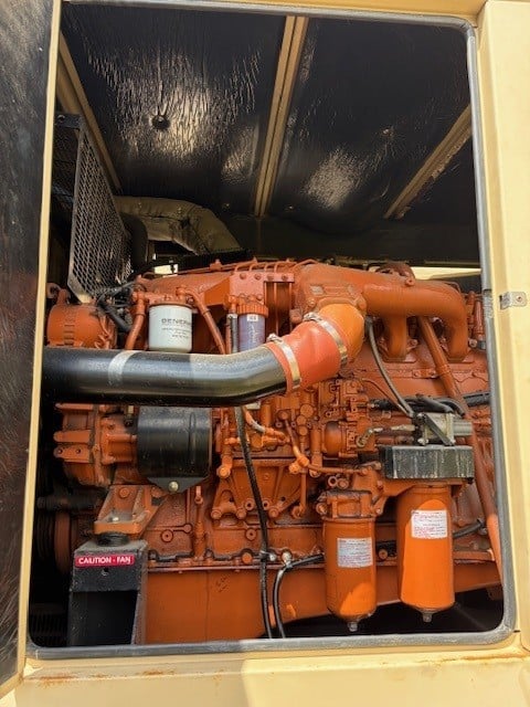 300 KW Generac #SD300-K36133D18EPSYC, diesel generator set, 277-480 Volts, 572 hours, 2001 - Image 2
