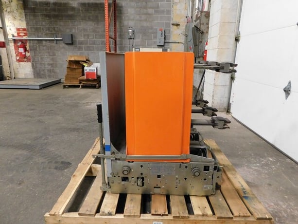 1200 Amps, General Electric, VB-4.16-250-1, Power Vac circuit breaker, 4.76 KV, 115 VAC - Image 5