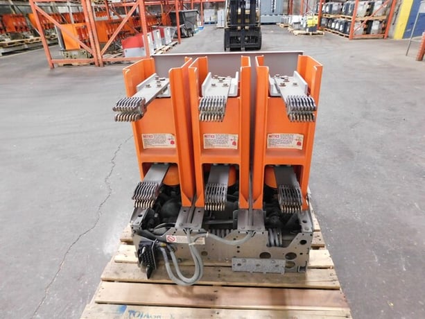 1200 Amps, General Electric, VB-4.16-250-1, Power Vac circuit breaker, 4.76 KV, 115 VAC - Image 7