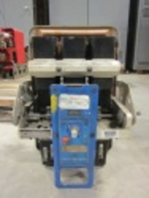 600 Amps, General Electric, AK-2A-25-1, manually operated, drawout, #AB2401 - Image 2