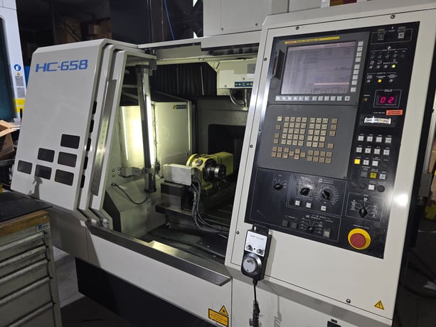 Roku Roku #HC-658, 4-Axis graphite mill, 23.6" X, 19.6" Y, 15.7" Z, 32000 RPM, 30 automatic tool changer, 2006 - Image 4