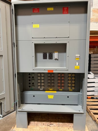 Trystar #GDS-305P-LLM-C, 3000 amp generator docking station, NEMA 3R, 480Y/277 Volts, new - Image 2