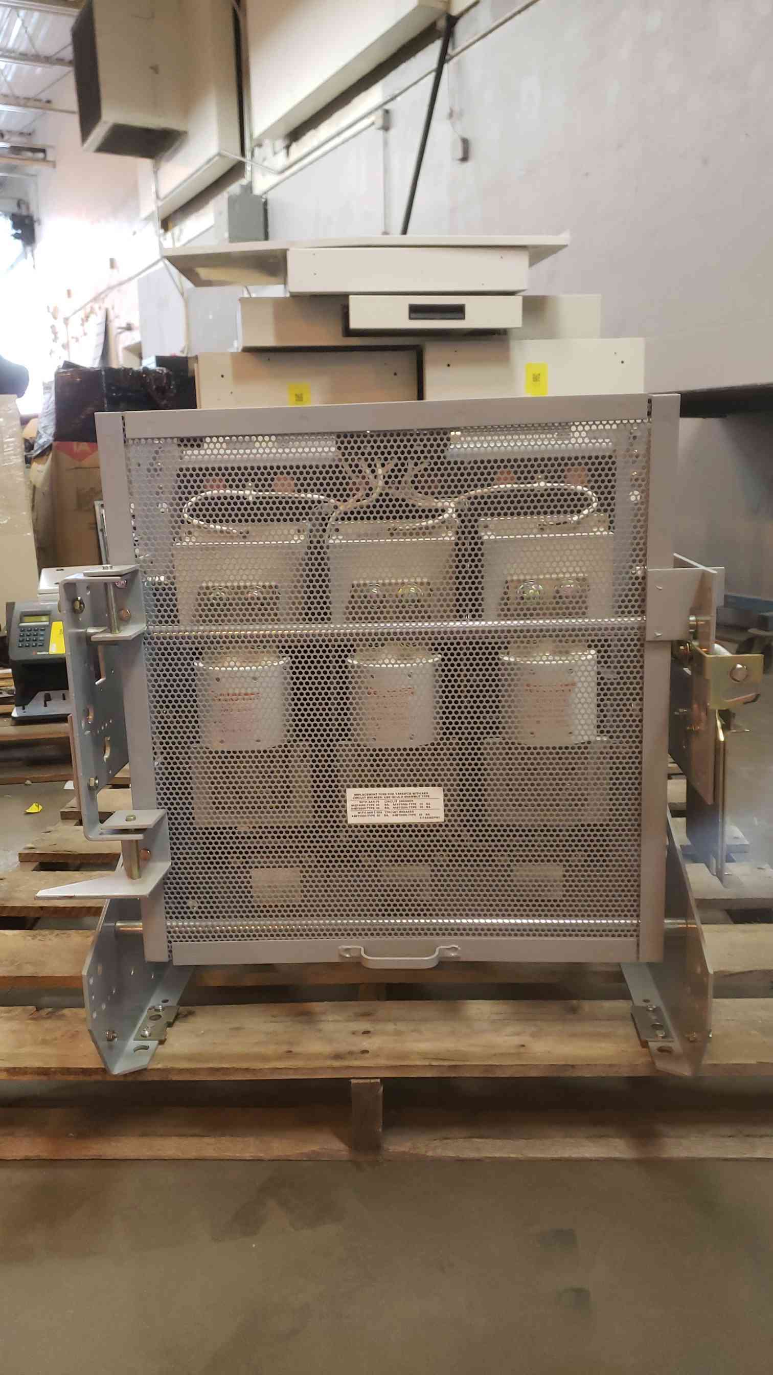 General Electric #TAK83FCB, Fuse Rollout, 3200 Amps - Image 1
