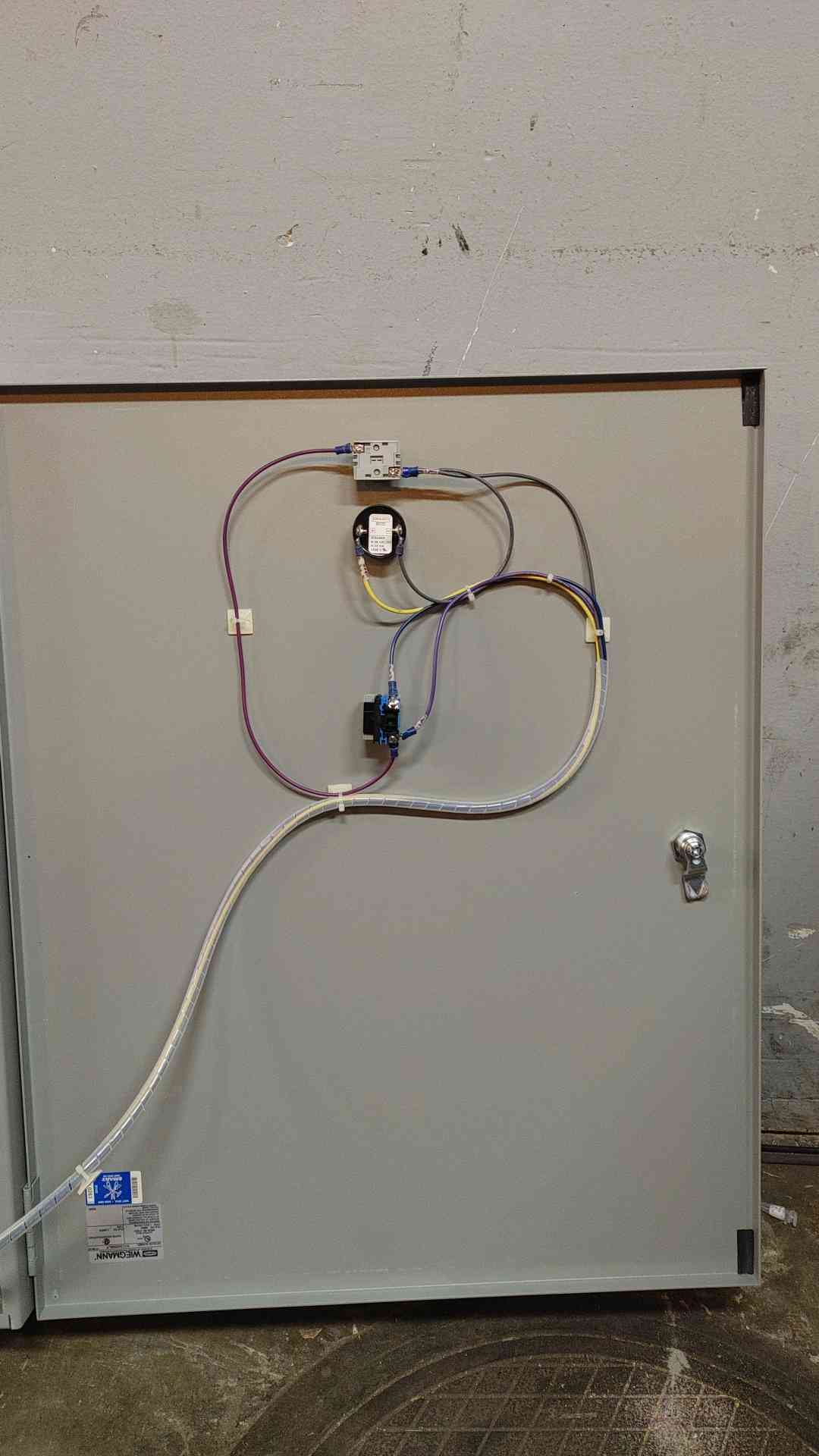 Hoffman/Schneider Electric #i2920-D, Control Panel w/Andover Continuum Terminal Controller, 3 Phase, 3-Wire - Image 3