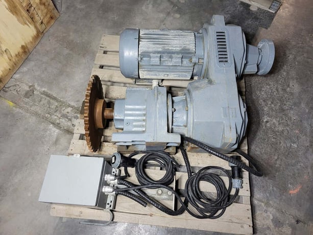 14.75 HP 1740 RPM Sew-Eurodrive R87VU41DV160M4, gear motor w/junction box & mounting bracket, 575 Volts - Image 1