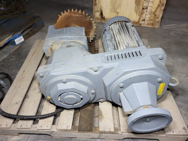 14.75 HP 1740 RPM Sew-Eurodrive R87VU41DV160M4, gear motor w/junction box & mounting bracket, 575 Volts - Image 5