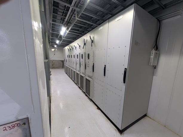 Allen Bradley, 4000 amp transformer & VFD bank, 6 x 700 HP, new surplus, 2019 - Image 1