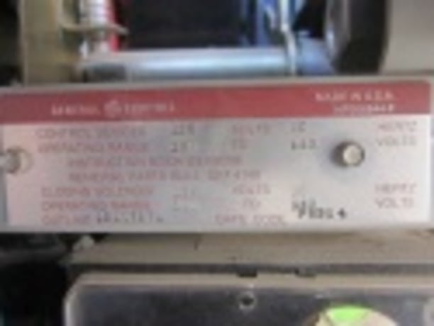 600 Amps, General Electric, AK-7-25-1, electrically operated, drawout, #AB3081 - Image 1