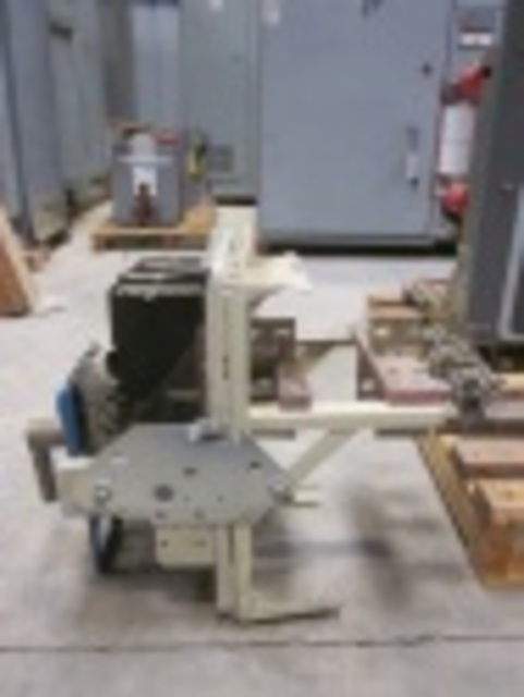 600 Amps, General Electric, AKU-2A-25-1, manually operated, drawout, #AB3762 - Image 3