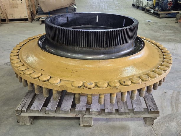 Caterpillar #381-6982, single flange front wheel with hub brake 266-3610, like new - Image 1