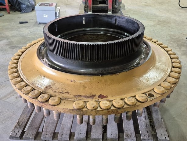 Caterpillar #381-6982, single flange front wheel with hub brake 266-3610, like new - Image 3