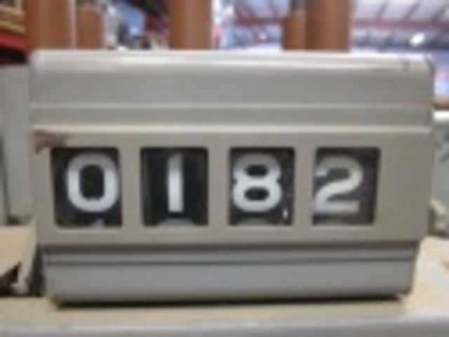 2000 Amps, General Electric, AM-13.8-500-6H, electrically operated, drawout, #AB0823 - Image 1