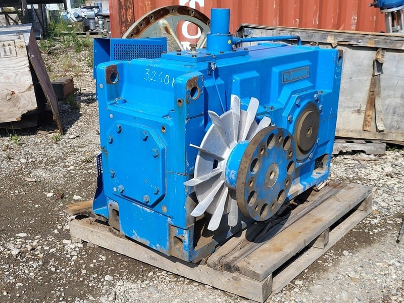 Flender #H2-SH14A, 672 KW helical gear reducer, 10.90 ratio - Image 4