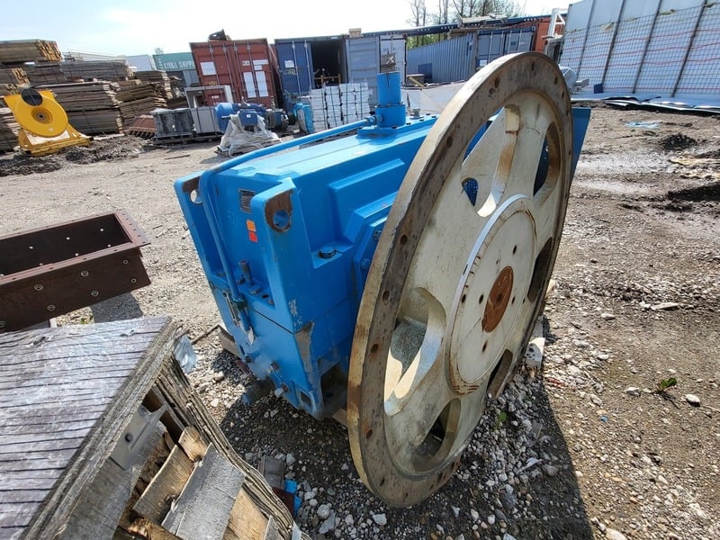 Flender #H2-SH14A, 672 KW helical gear reducer, 10.90 ratio - Image 8