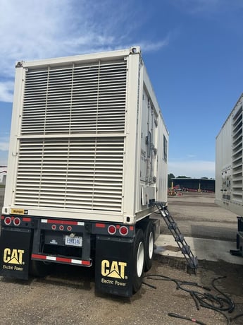600 KW Caterpillar #XQ600, diesel generator set, 208/480 Volts, 10692 hours, 1800 RPM, C18 engine, sound - Image 4