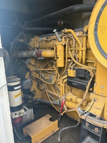 600 KW Caterpillar #XQ600, diesel generator set, 208/480 Volts, 10692 hours, 1800 RPM, C18 engine, sound - Image 5