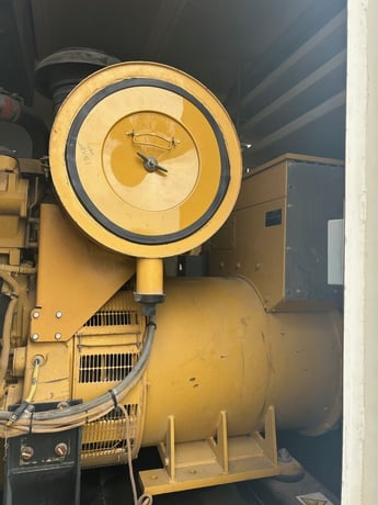 600 KW Caterpillar #XQ600, diesel generator set, 208/480 Volts, 10692 hours, 1800 RPM, C18 engine, sound - Image 6