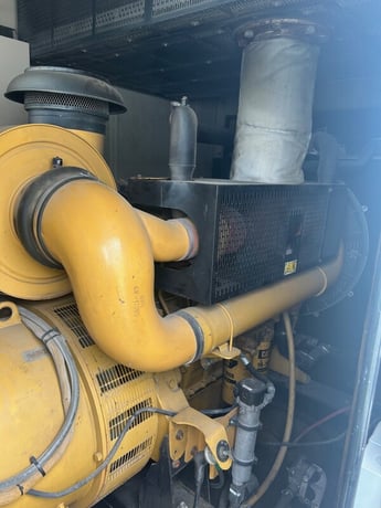 600 KW Caterpillar #XQ600, diesel generator set, 208/480 Volts, 10692 hours, 1800 RPM, C18 engine, sound - Image 8
