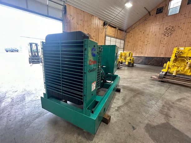 35 KW Cummins, Onan #4B3.9-G2, diesel generator, skid mounted, 120/240 Volts, 4097 hours, 1999 - Image 4