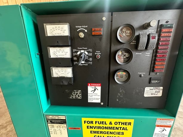 35 KW Cummins, Onan #4B3.9-G2, diesel generator, skid mounted, 120/240 Volts, 4097 hours, 1999 - Image 7
