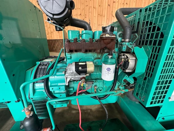 35 KW Cummins, Onan #4B3.9-G2, diesel generator, skid mounted, 120/240 Volts, 4097 hours, 1999 - Image 8