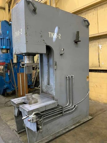 150 Ton, Hannifin #T150, hydrauic C-frame press, 29" x 39" table area, 15 HP, single hand lever - Image 4