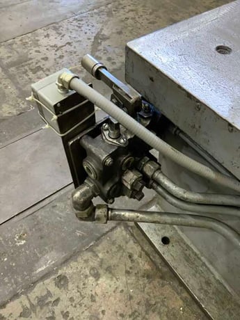 150 Ton, Hannifin #T150, hydrauic C-frame press, 29" x 39" table area, 15 HP, single hand lever - Image 7
