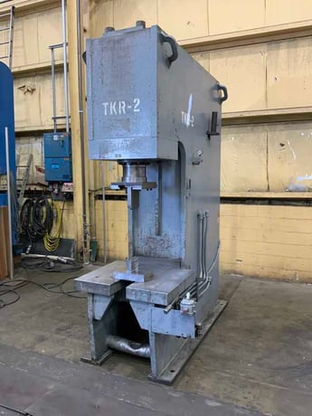 150 Ton, Hannifin #T150, hydrauic C-frame press, 29" x 39" table area, 15 HP, single hand lever - Image 9