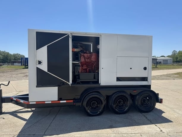 300 KW Cummins, diesel mobile generator, enclosure, Tier 3, #QSM11 engine, 6 hours, 2013 - Image 1