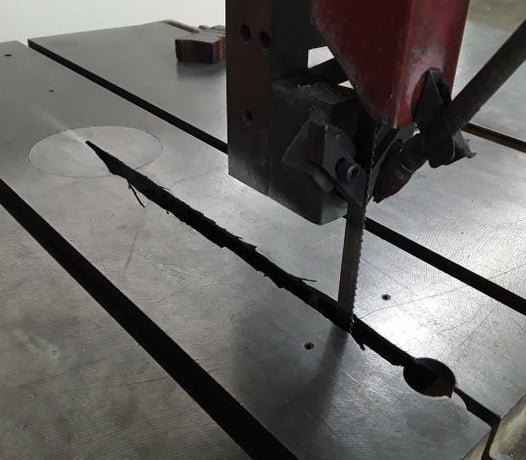 DoAll #3613-20, vertical band saw, 36" throat, cnc, 480 V., tilt table, 26" x33" table, blade welder, 1981 - Image 3