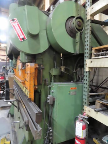 90 Ton, Verson #306-90, Mechanical Press Brake, 8' Bed length, 78" Between Columns, 5" Ram Adjust., 3" - Image 4