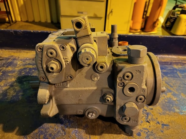 Rexroth #R902079986, axial piston pump, AA4VG40EP2DT1/32R-NSC52F016, new surplus - Image 4