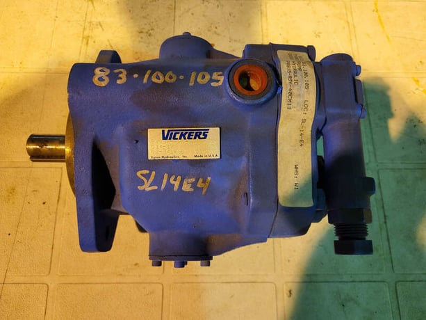 15 GPM Vickers PVQ32-B2R-SE1S-21-C14-12, hydraulic axial piston pump, 2000 psi, new surplus - Image 1