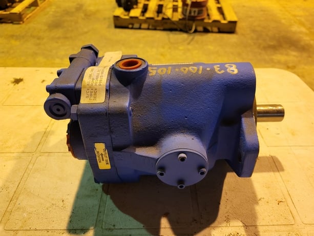 15 GPM Vickers PVQ32-B2R-SE1S-21-C14-12, hydraulic axial piston pump, 2000 psi, new surplus - Image 4