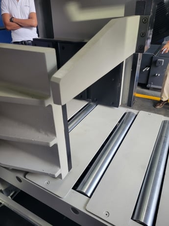 18" x 18" Indotech #CNC-18-DC-Smart-saw, dual column CNC bandsaw, 1.5" x0.05" blade, Omron cnc, coolant, chip - Image 7
