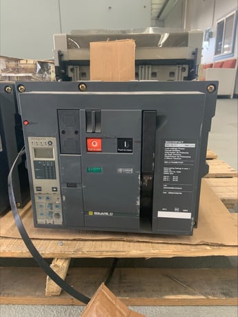 800 Amps, Square D, NW08H1, 65kA, Drawout, manually operated Breaker - Image 1