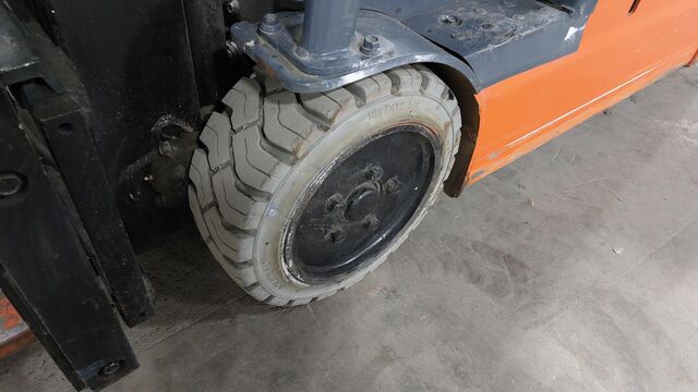 3450 lb. Toyota #8FBE200, battery powered forklift, 48 V., 3 wheel, side shift, serial #15239, 2018 - Image 7