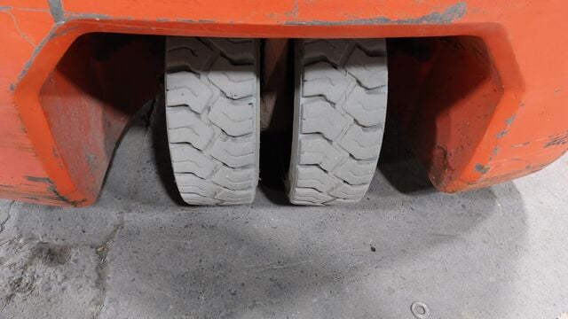 3450 lb. Toyota #8FBE200, battery powered forklift, 48 V., 3 wheel, side shift, serial #15239, 2018 - Image 9