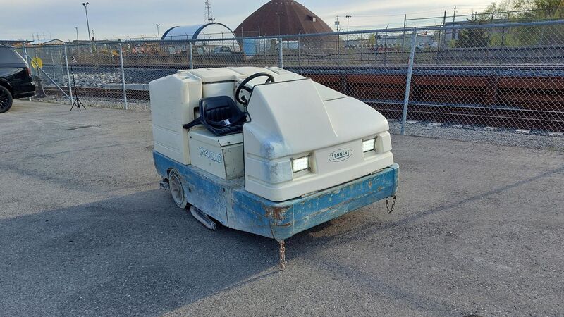 Tennant #7400, floor scrubber, propane, serial #6317, 2643 hours - Image 3