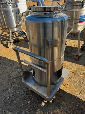 26 gallon DCI, 100 liter Stainless steel tank, portable, 100 psi, 20" dia. x 24" straight side, dish top & - Image 3