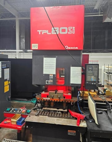 88 Ton, Amada #TPL-80SI, 5" stroke, 17.9"Shut Height, 40" x 23" x 5.3"bolster, wet clutch, Link drive, 2000 - Image 1