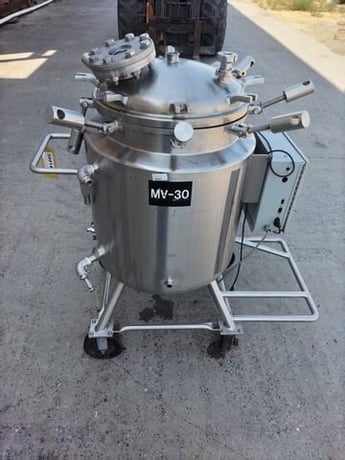 39 gallon Precision Stainless, 150 liter 316 Stainless Steel tank, jacketed, agitated, 45 psi, 22" dia. x 30" - Image 1