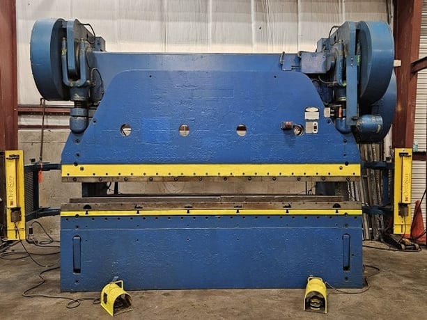 225 Ton, Cincinnati #Series-9, mechanical press brake, 12' overall, 126" between housing, 3" stroke - Image 1